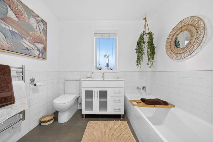 9 Lyttle Way Featherston_13