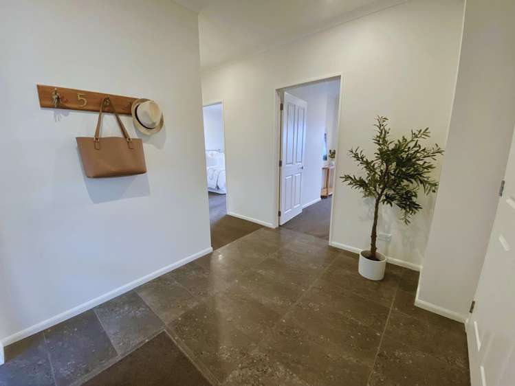 5 Main Road Redcliffs_14