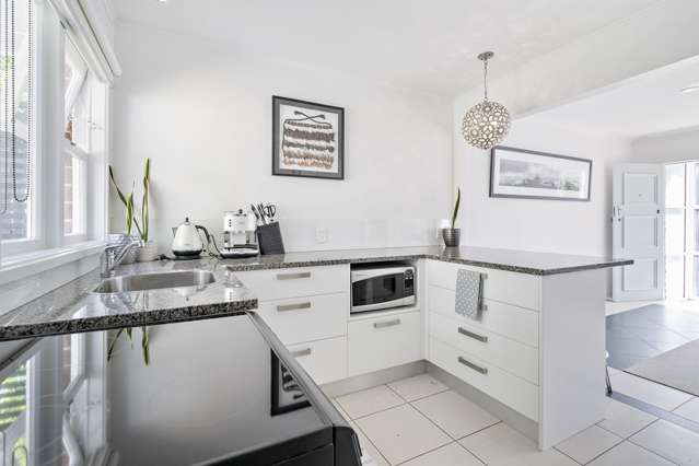 2/6 Kororo Street Northcote_2