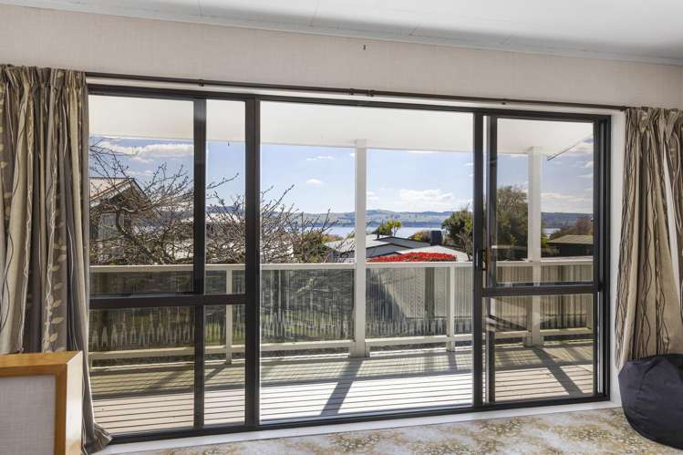 1 and 2/8 Charles Crescent Rainbow Point_17
