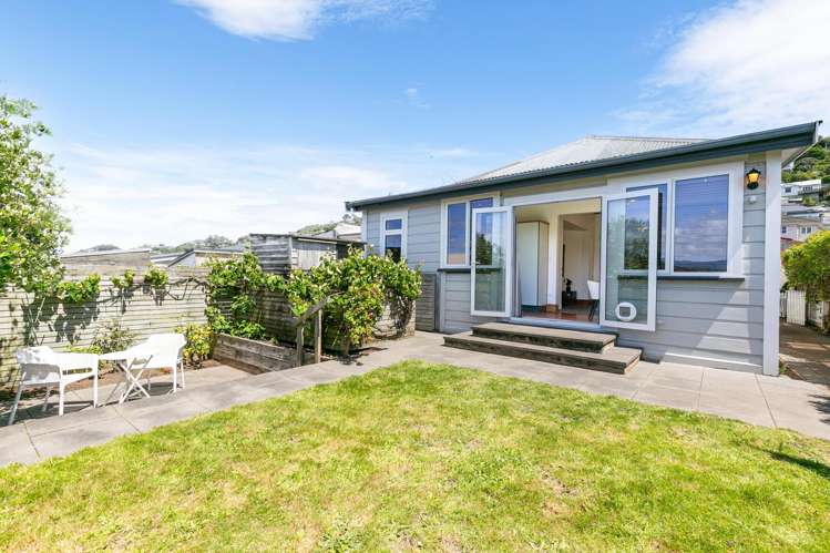 59 Queens Drive Lyall Bay_13