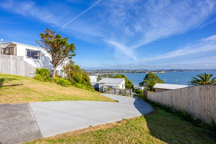 9 Roberts Road Matakatia_21