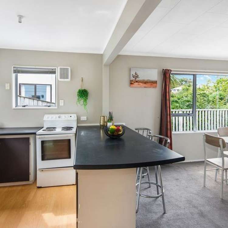 32A Cheltenham Terrace Newlands Wellington City Houses for Rent