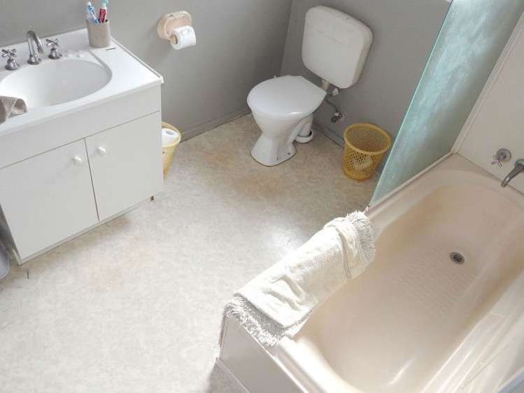 16 Edward Payton Grove Pukehangi_2