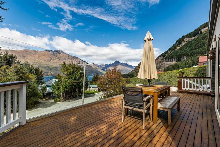 1 Arawata Terrace Fernhill/Sunshine Bay_6