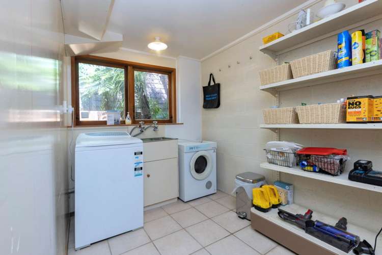 55 Bush Road Waiatarua_15