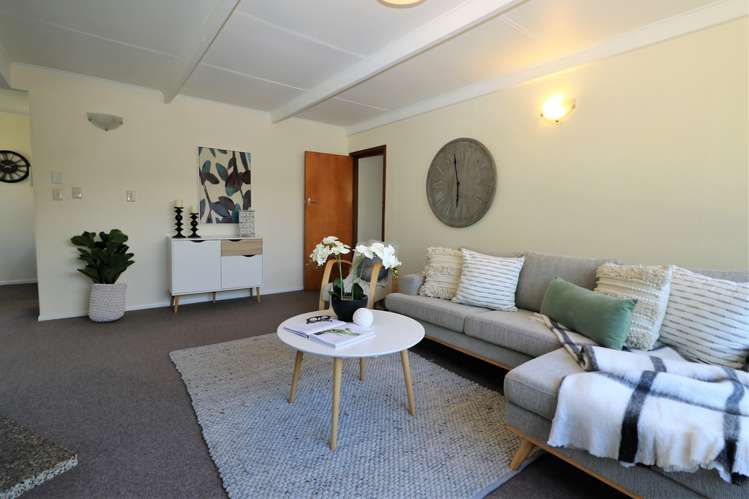 6 Lincoln Road Carterton_2