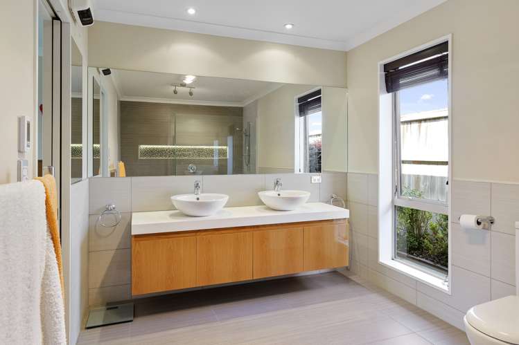 7 Jarnac Boulevard Yaldhurst_11