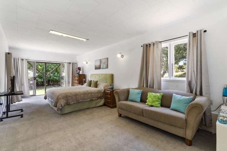 8 Huruhuru Road Massey_16