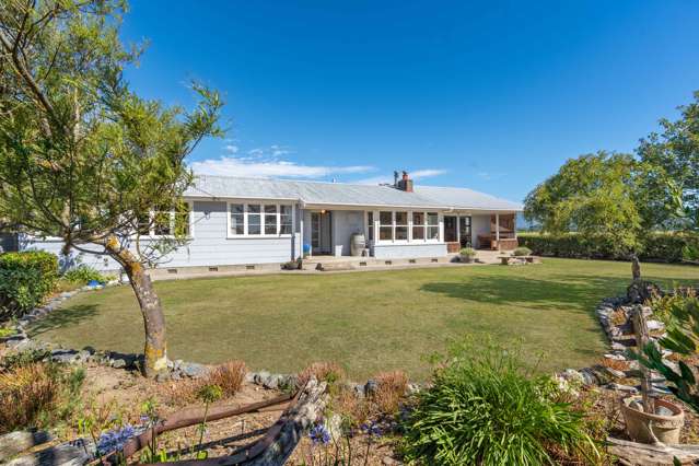 Tararua Views and Garaging Galore