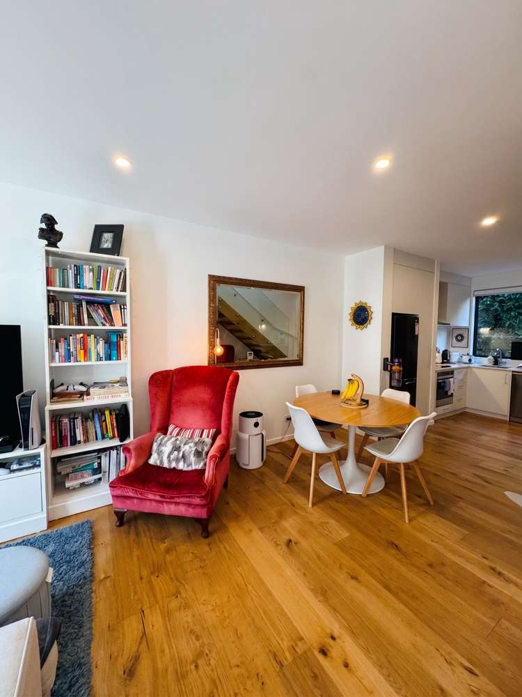 9/4 Glen Atkinson Street St Heliers_5