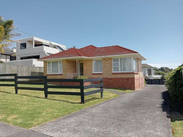 Classic Charm & Unbeatable Location: Starter i...