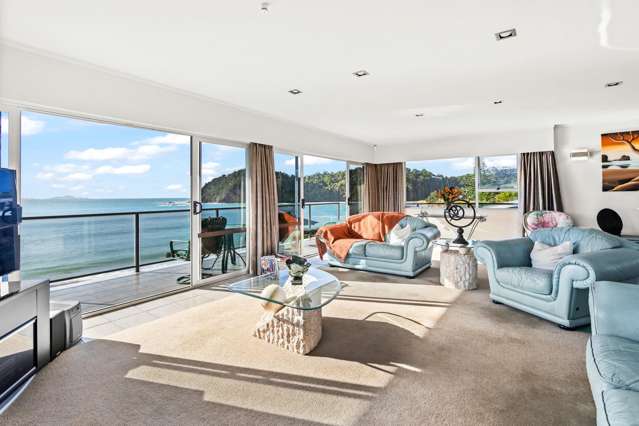Beach Front - Matapouri Bay!