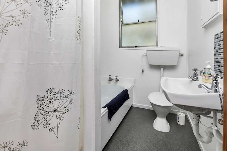 2/132 Onewa Road Northcote_7