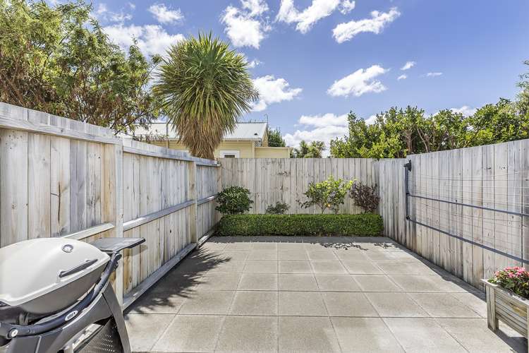 4/2 Stone Street Miramar_1