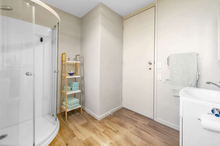 4 School Lane Kirwee_13