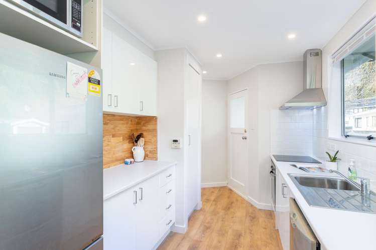 9 Harold Grove Stokes Valley_8