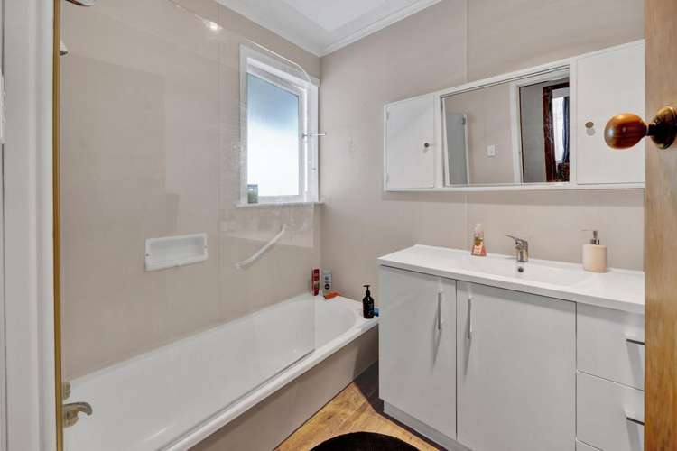 13 Hunter Street Hawera_12