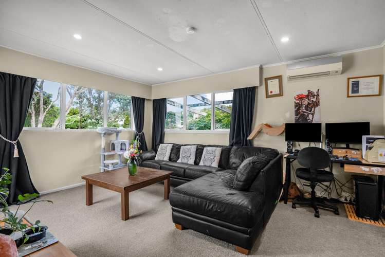 218 Dowse Drive Maungaraki_4