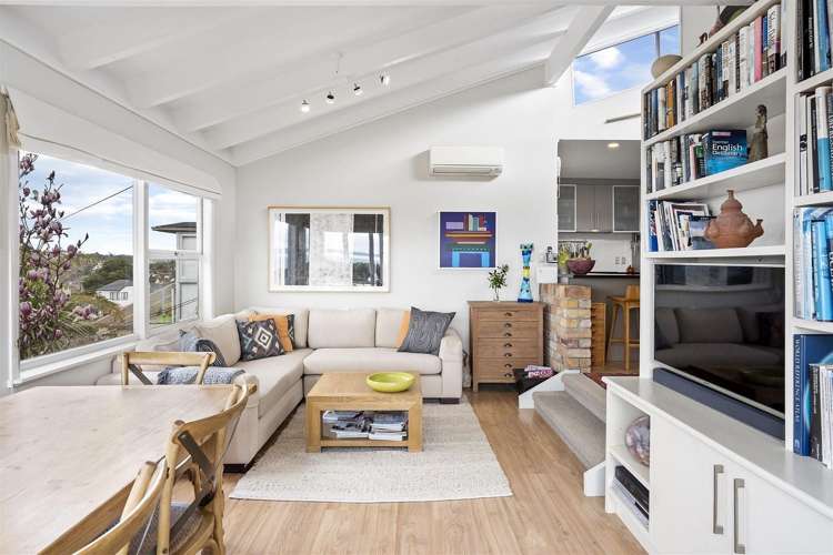 5 Colmar Road Mellons Bay_16