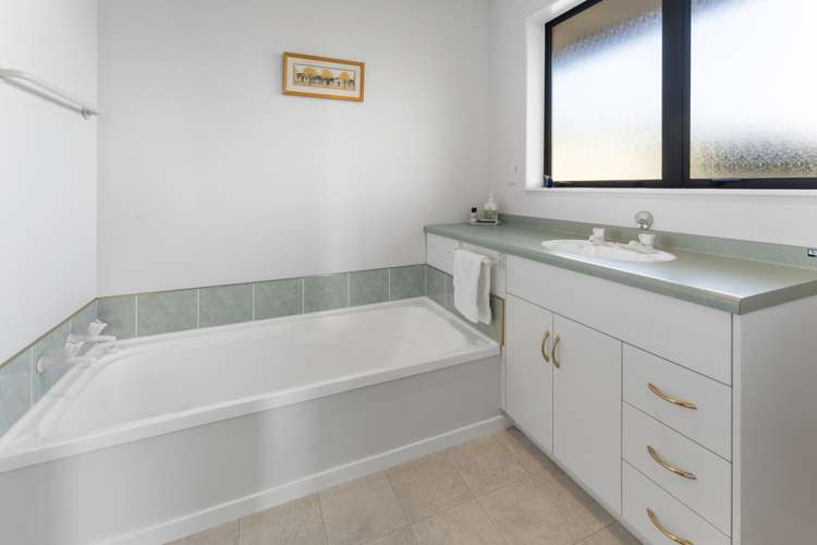 44 Olympus Way Richmond_12