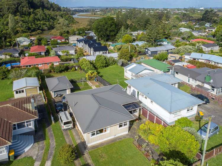 18 Huruhuru Road Massey_11