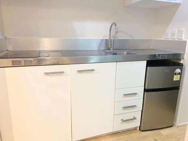 1810/23 Whitaker Place 1672_4