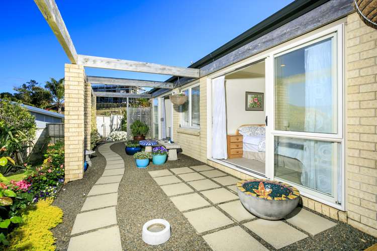 33 Lax Crescent Leigh_13