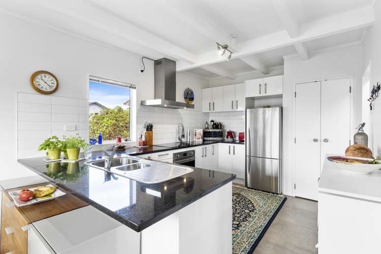 2/158 Onewa Road Northcote_12