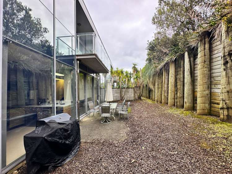 Unit 4/11 Orbit Drive Rosedale_17