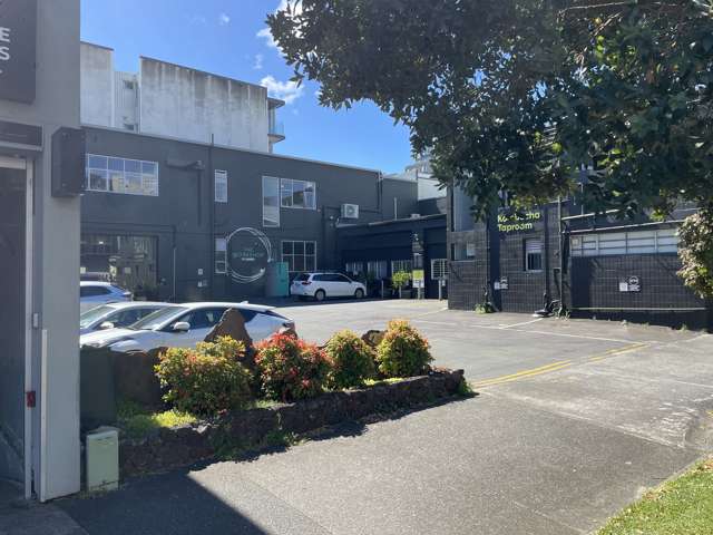 CREATIVE OFFICE OR SHOWROOM | WELL PRICED