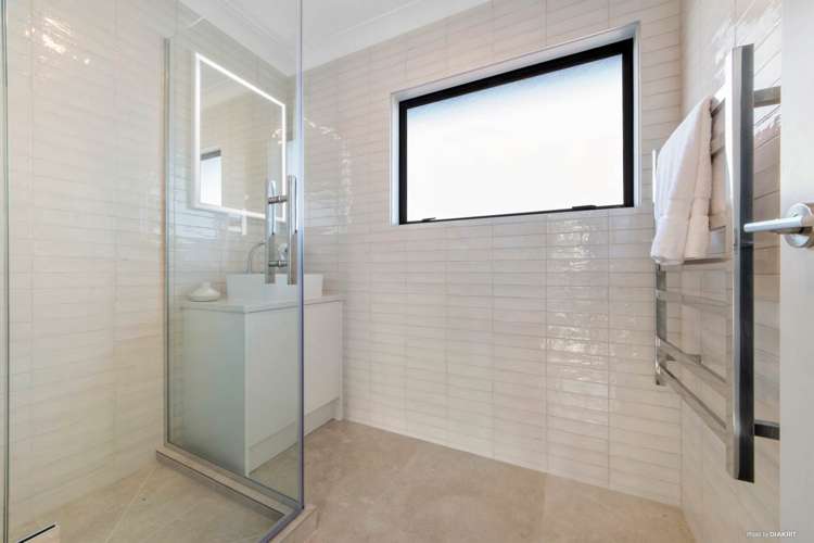 8 Tirohunga Drive Henderson_11