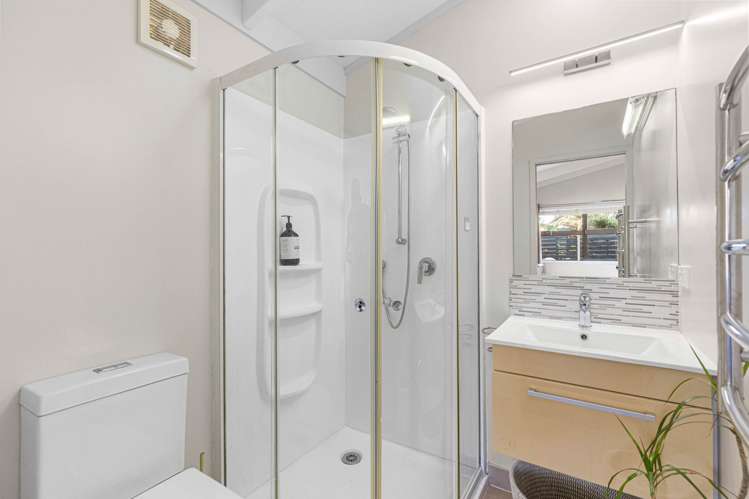 8 Dobell Road Stanmore Bay_13