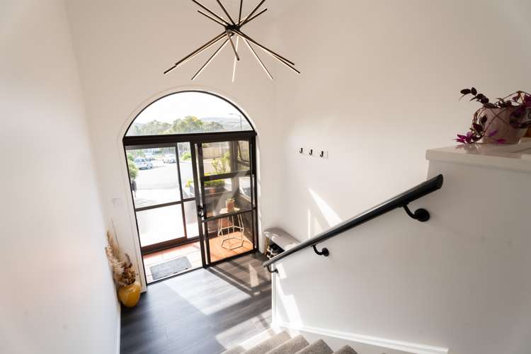 8 Hillview Crescent Paparangi_10