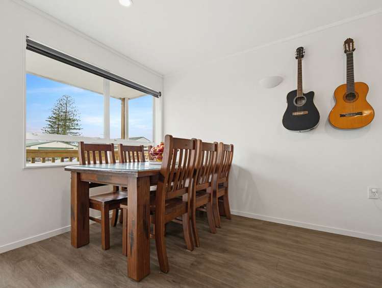 2/33F Springs Road Parakai Helensville_16