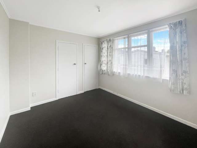 19b Bellingham Crescent 1065_3