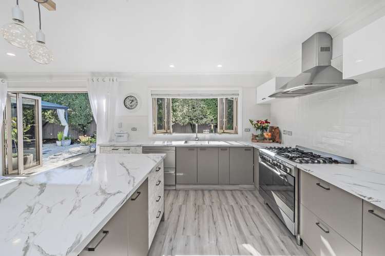 8 Excalibur Place Burwood_17