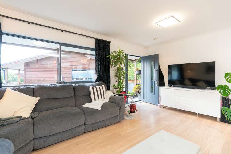 96a Larsen Crescent Tawa_7