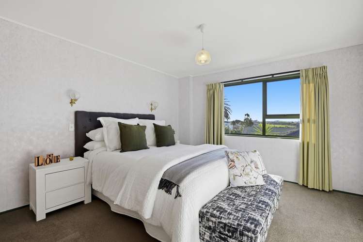 2/983 Beach Road Torbay_14
