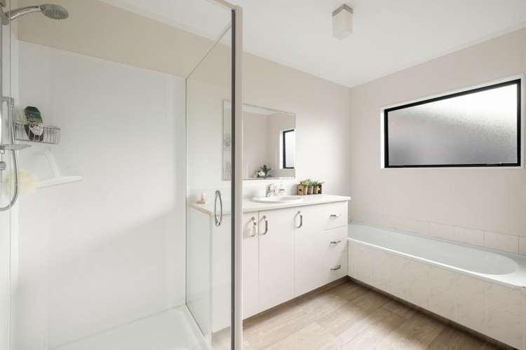 20 Essendon Court Glenview_13