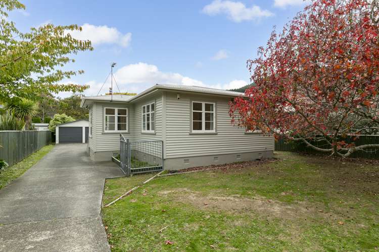 29 Collins Avenue Tawa_14