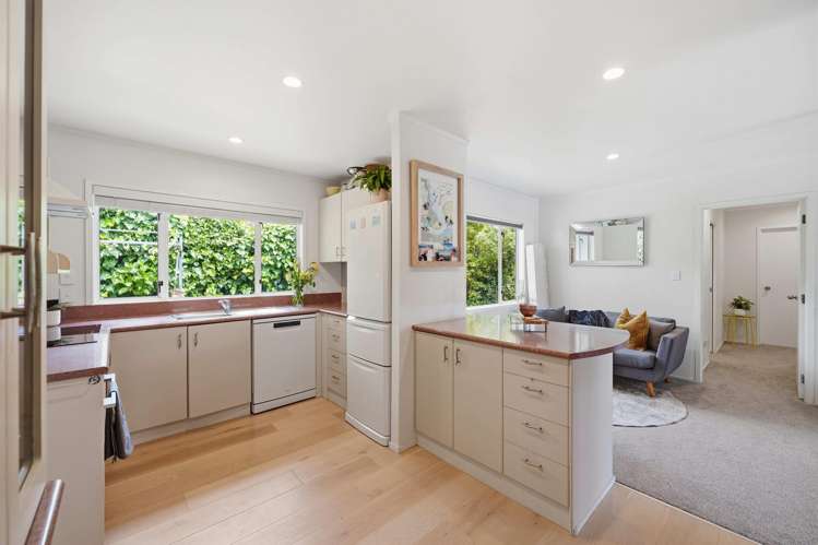 2/8 Rossmore Terrace Murrays Bay_10