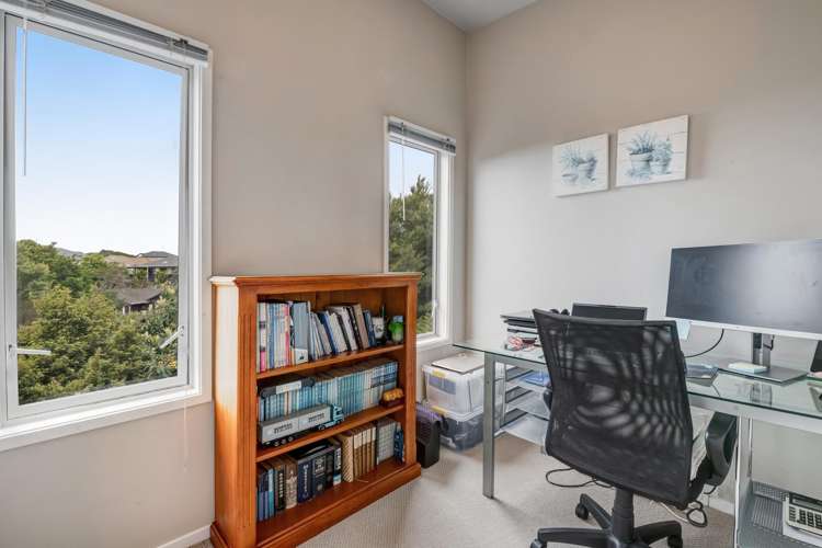 15 Springwater Vale Unsworth Heights_17