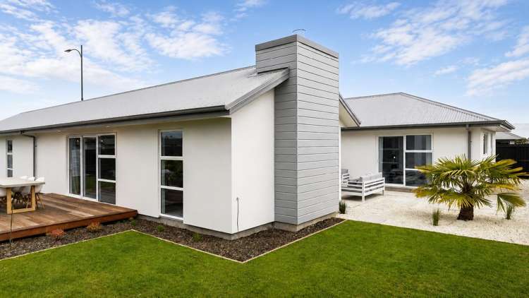 86 Southfield Drive Lincoln_1