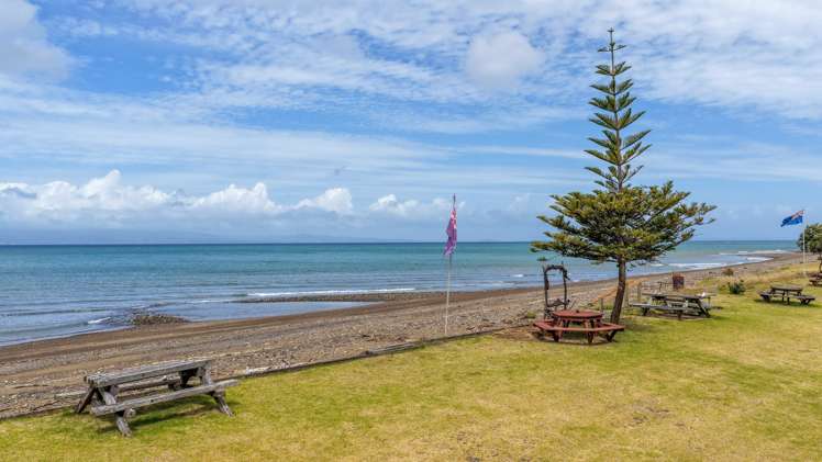 Tram 7 949 Thames Coast Road Waikawau_12