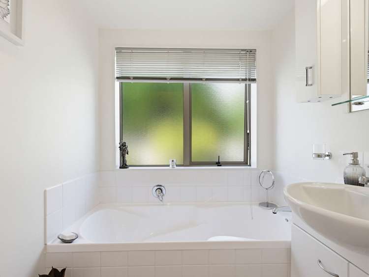 16A Basley Road Owhata_17