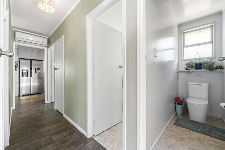 13 Helleur Road Massey_14