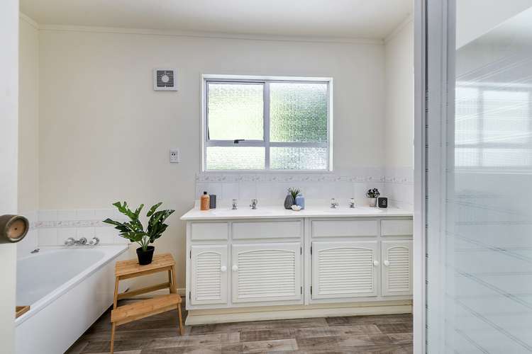 99 Akaroa Drive Maupuia_14