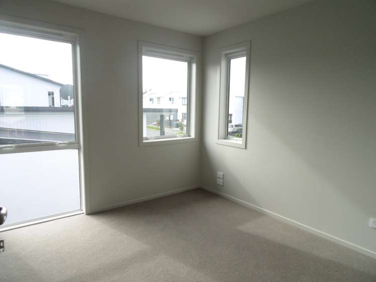 4 Doreen Williams Way 10026_13
