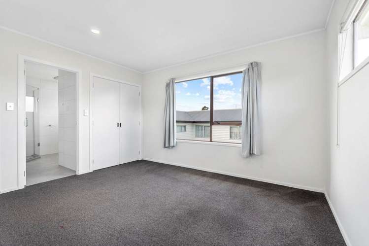 38 Makora Road Massey_19